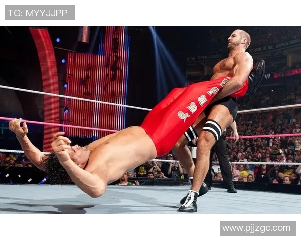 足球明星挑战绕竿技巧视频展现惊人球技与创意表演